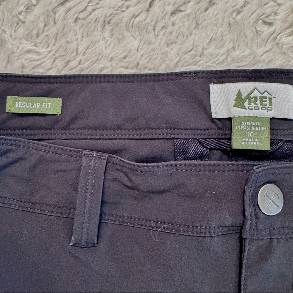 REI Women’s Classic Fit Roll-Cuff Hiking Pants Size 10 convertible long or cuff - Picture 6 of 6